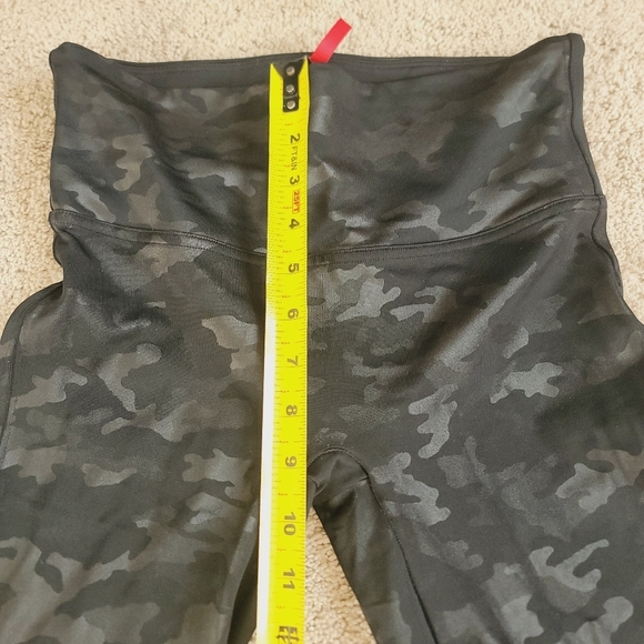 Spanx Faux Leather Camo Leggings M - Picture 4 of 7